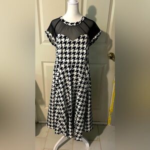 NWT flare, classic style Houndstooth white/black dress